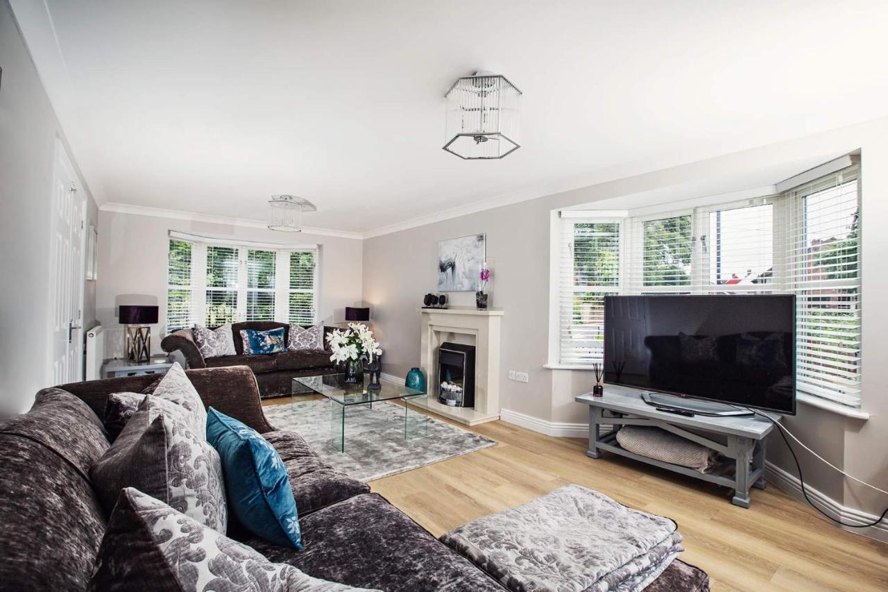 Beautiful 4-Bed Home, Hot Tub & Stunning Views - Abergavenny Exterior photo