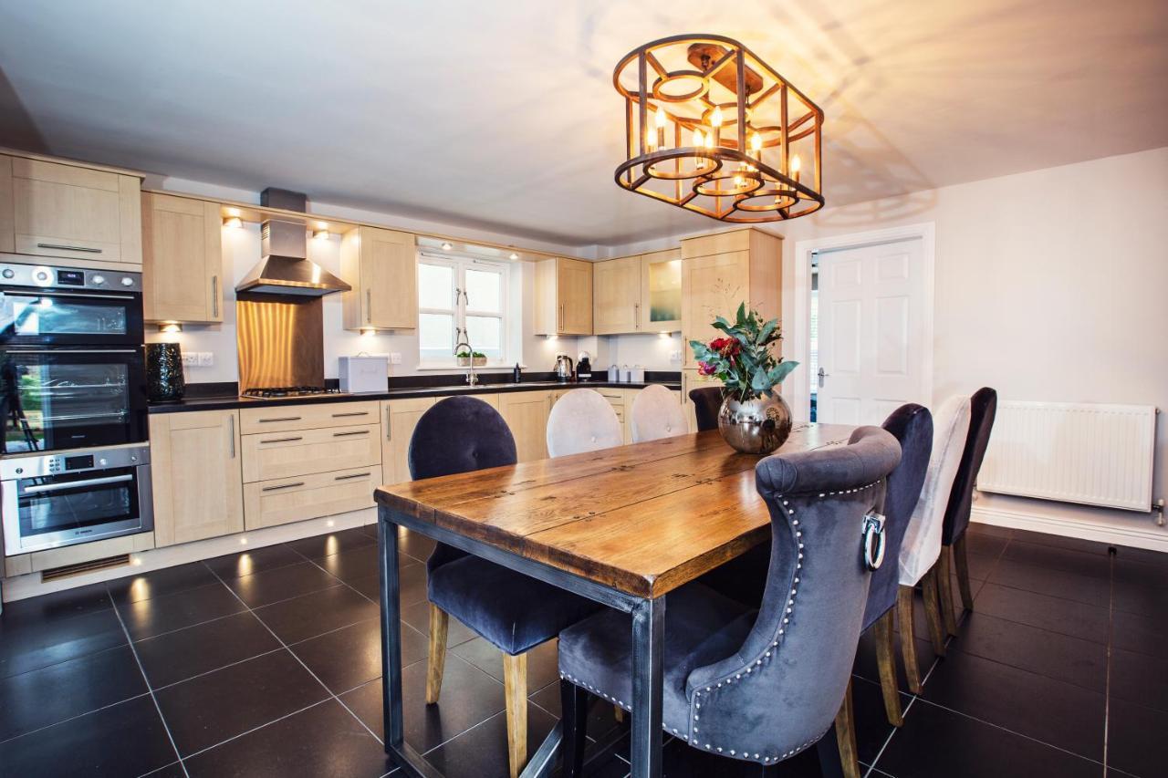 Beautiful 4-Bed Home, Hot Tub & Stunning Views - Abergavenny Exterior photo