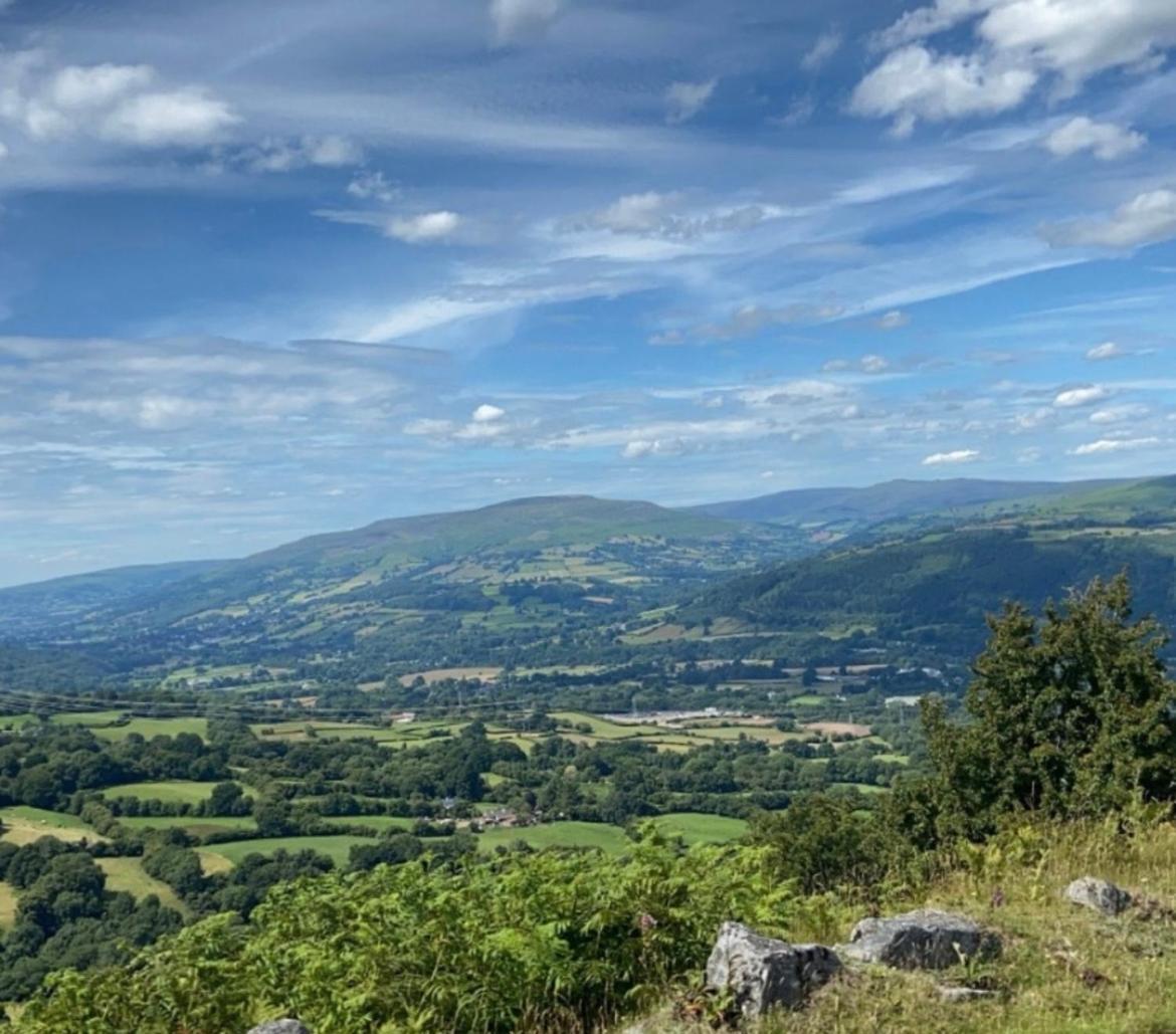 Beautiful 4-Bed Home, Hot Tub & Stunning Views - Abergavenny Exterior photo